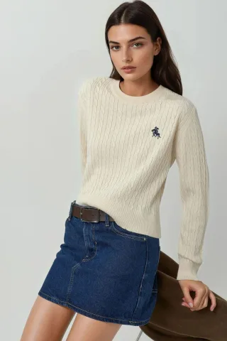 Bestickter Pullover mit Haargflecht-Muster
