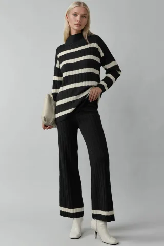Gestreiftes Sweater- und Hosen-Strickset