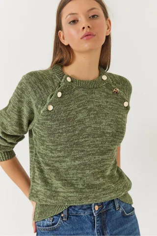 Strickpullover mit Rundhalsausschnitt und Knöpfen