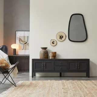 Thaki black - TV-Schrank aus massiver Kiefer 170